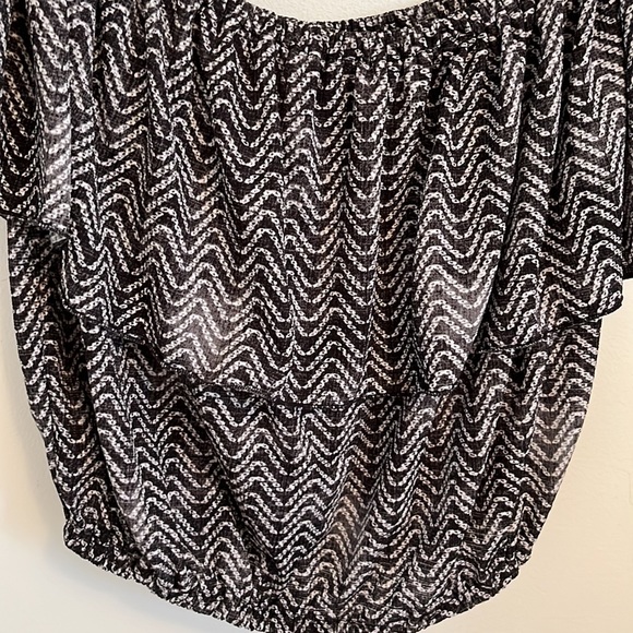 Abbeline Off The Shoulder Crop Top - Picture 3 of 4